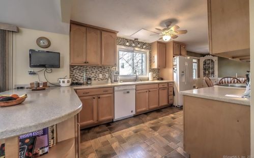 4 Bailey St, Bridgeport CT  06611-4302 exterior