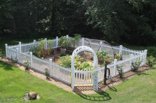 18 Arbor Rdg Rd, Torrington CT 06790-2576 exterior