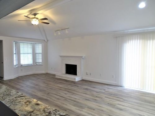 11915 Garden Terrace Dr, Dallas TX  75243-5041 exterior