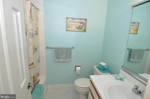 5 Meadowwood Ct, Columbus NJ 08022-1026 exterior