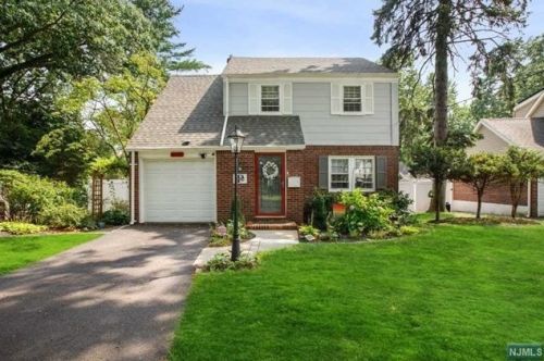 1649 Rensselaer Rd, Teaneck, NJ 07666-6351