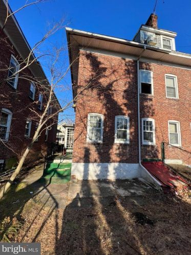 18 Eastfield Ave, Trenton, NJ 08618-5206