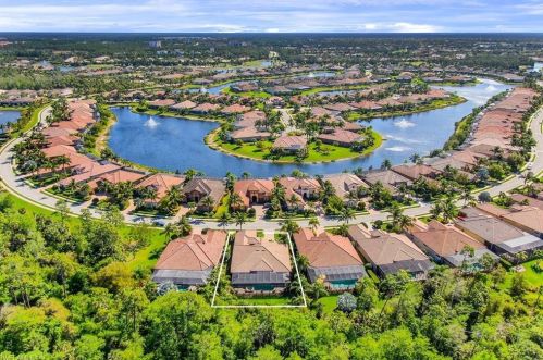 6473 Costa Cir, Naples FL 34113-1700 exterior