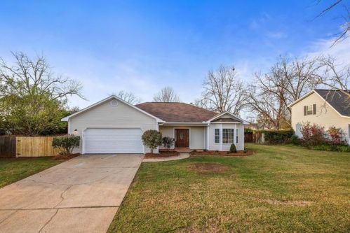 204 Woodleigh Rd, Dothan, AL 36305-1035