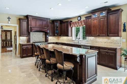 21 Southfield Rd, Edison NJ 08820-3141 exterior