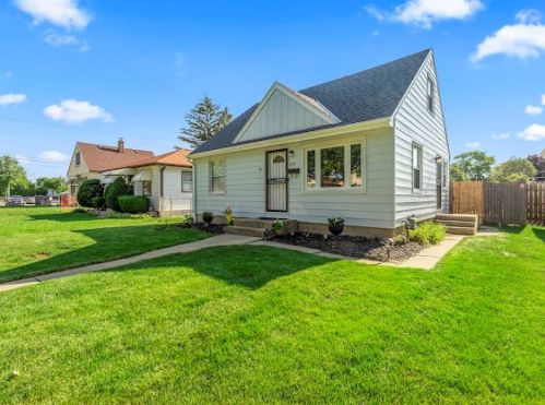 3944 79th St, Milwaukee, WI 53222-2916