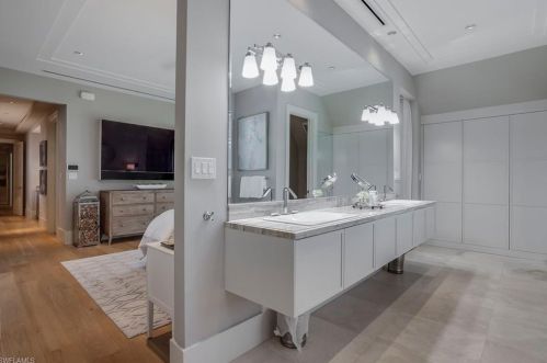 32 6 St, Naples FL 34102-0060 exterior