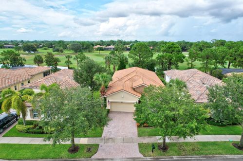 9800 Nuova Way, Fort Pierce FL 34986-2825 exterior