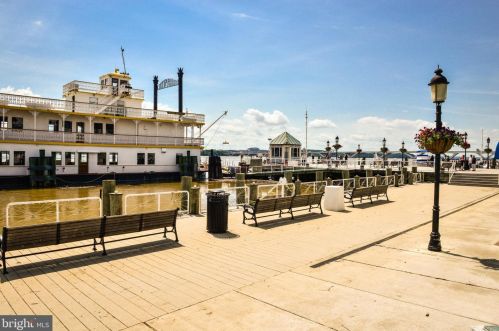 720 Bracey Ln, Alexandria VA  22314-6245 exterior