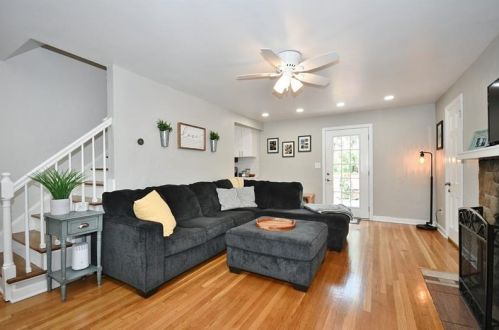 2327 Meadow Dr, Pittsburgh PA  15235-2740 exterior