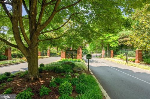 4054 Chancery Ct, Washington, DC 20007-2142