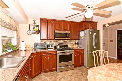 273 Essex St, Babylon NY 11704-2108 exterior