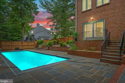 4040 41st St, Mc Lean, VA 22101-5805