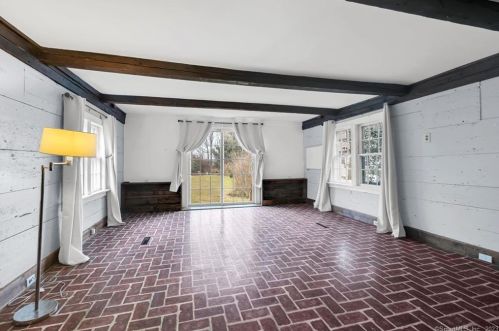 83 Maple St, Ellington CT  06029-3350 exterior