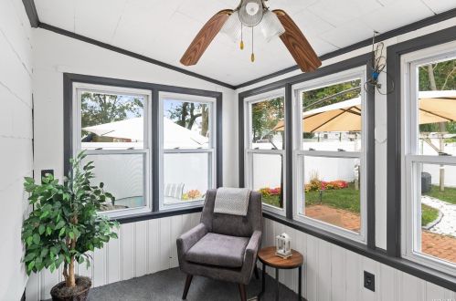 359 Great East Neck Rd, Babylon NY 11704-7631 exterior