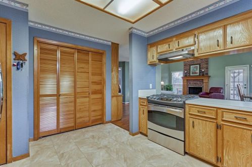 102 Golfview Dr, Montgomery TX 77356-8804 exterior