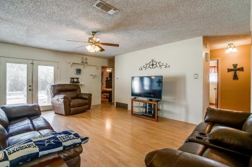 408 Douglas St, Burleson TX 76028-3547 exterior