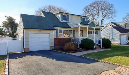 314 Everard St, Huntington Station, NY 11746-7008