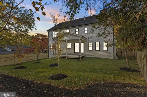 1327 Mayflower Dr, Mc Lean VA 22101-3405 exterior