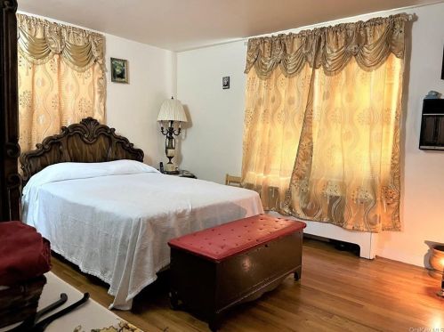 1020 Lydig Ave, Bronx NY 10462-2260 exterior