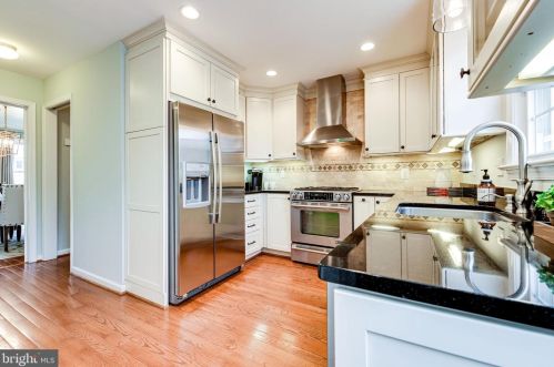 2122 Rampart Dr, Alexandria VA exterior