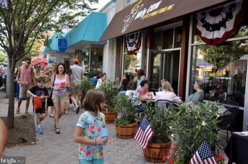 2602 Commonwealth Ave, Alexandria VA 22305-2526 exterior