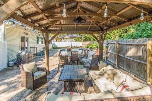 32 Nevinwood Pl, Huntington Station NY 11746 exterior