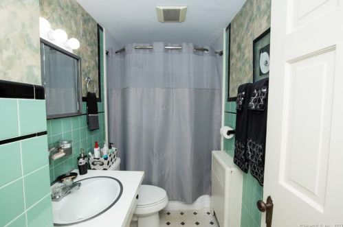 96 Wallace Row, Wallingford CT 06492-3137 exterior