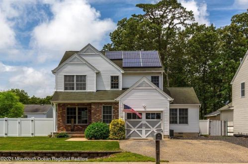 724 Sandy Hook Dr, Lacey, NJ 08731-4955