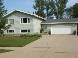 1032 Owens Ave, Bismarck ND  58501-1385 exterior