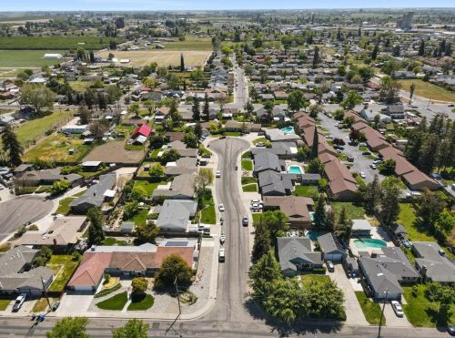 161 Elena Ct, Turlock CA  95380-4233 exterior