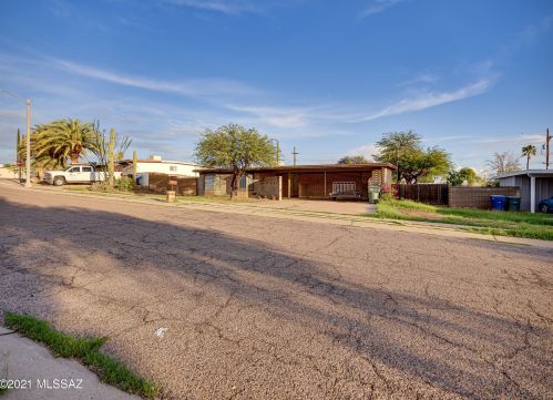 8258 20th St, Tucson, AZ 85710-5924