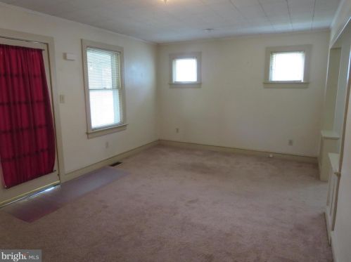 15 Oakland Ave, Camden NJ 08107-1211 exterior