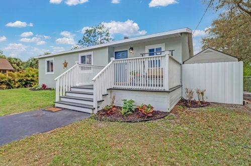 1234 Golden Gate Blvd, Naples FL 34120-3753 exterior