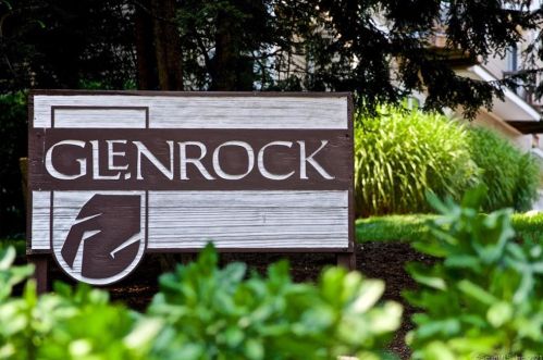 56 Glenrock, Norwalk CT 06850-1378 exterior