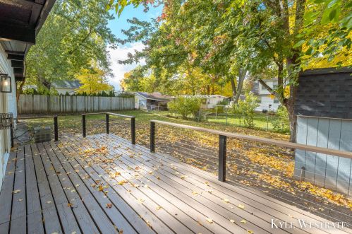 3735 Balsam Ave, Grand Rapids MI 49525-2471 exterior