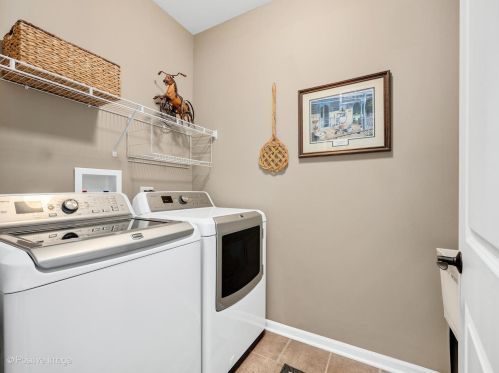 633 Pleasant Dr, Joliet IL 60404-9577 exterior