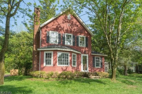 31 Passaic Ave, Livingston NJ  07039-5810 exterior