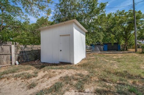 504 Monterey St, Denison TX 75021-6464 exterior