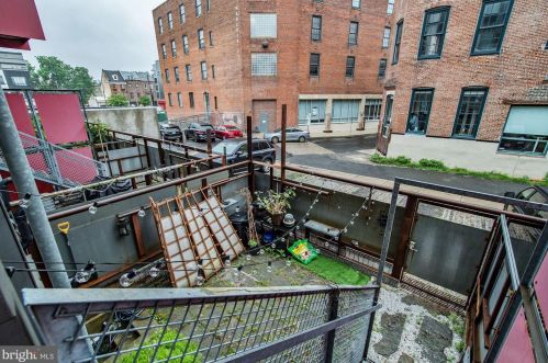 147 Laurel St, Philadelphia PA 19123-2315 exterior