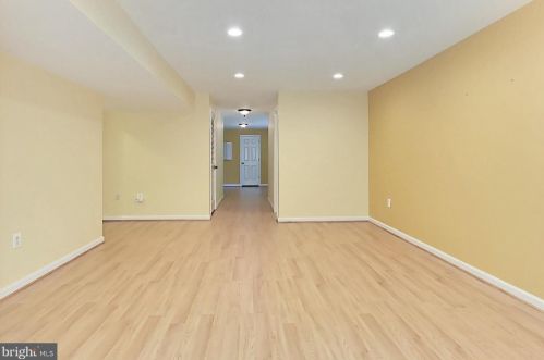 7712 Midday Ln, Alexandria VA 22306-2758 exterior