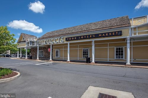 10272 Grosvenor Pl, Rockville MD 20852 exterior