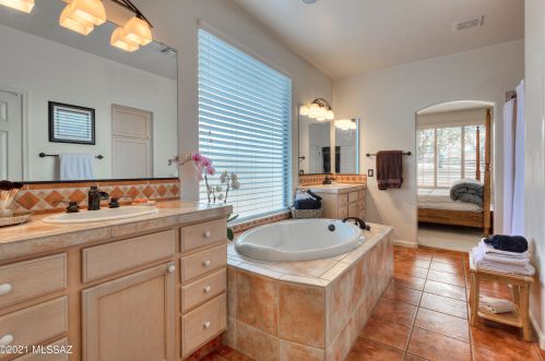 1374 Night Heron Dr, Green Valley AZ 85614-6014 exterior