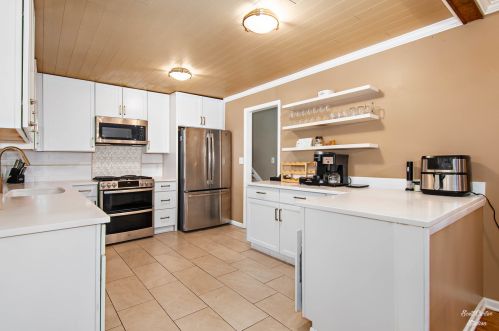 6907 Hillcrest Dr, Bull Valley IL 60012-3217 exterior