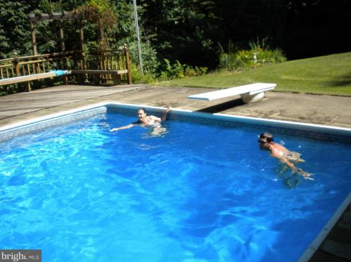 2162 Smoky Rd, Huntingtown MD 20639-8617 exterior