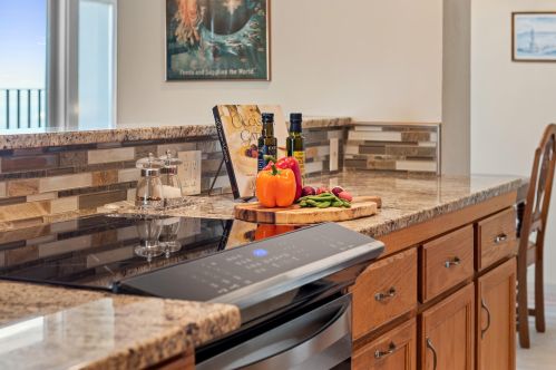 2525 Shore Dr, Milwaukee WI  53207-1973 exterior