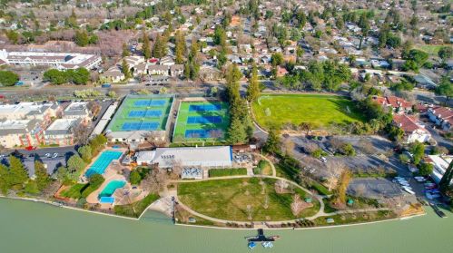 1314 Marina Cir, Davis CA 95616-2728 exterior