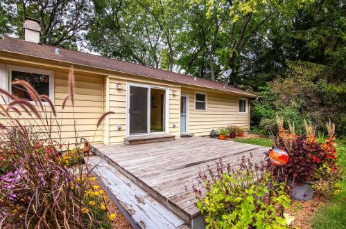 6038 Ironwood Ln, Milwaukee WI 53217-4423 exterior