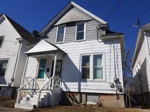 1921 30th St, Milwaukee, WI 53215-2129