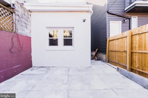 2527 Front St, Philadelphia PA 19133-4005 exterior